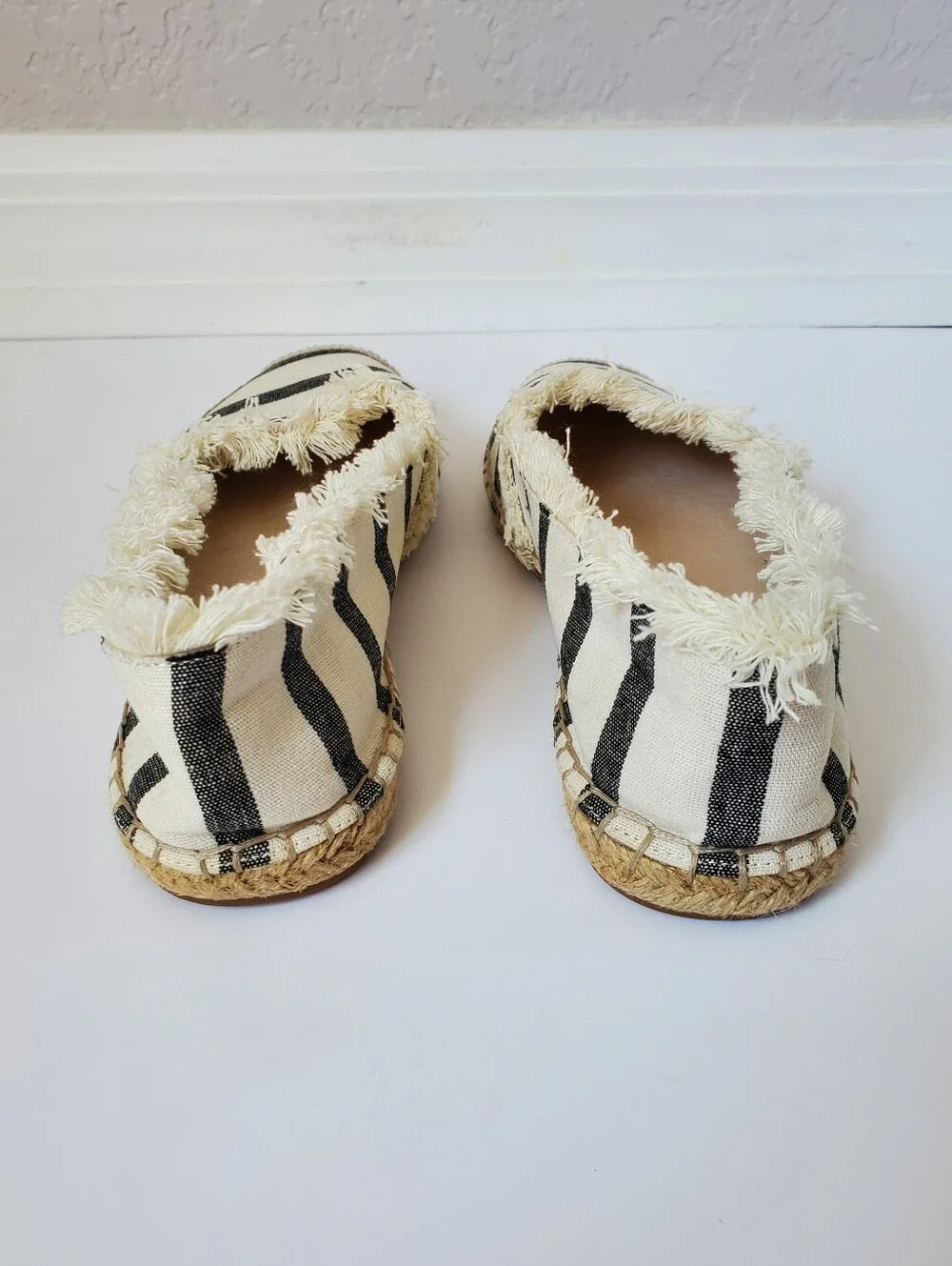 Gianni Bini Cream & Black Canvas Striped Fringe Espadrille Flats Size 6